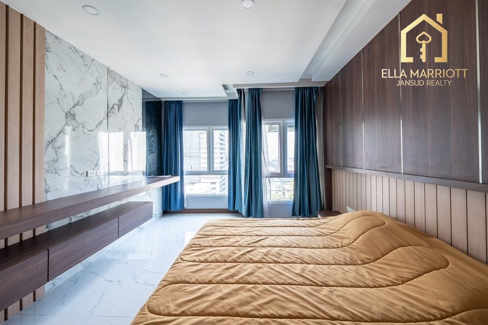 2-Bed Condo Steps from MRT Phra Ram 9 in Bangkok Hub 12