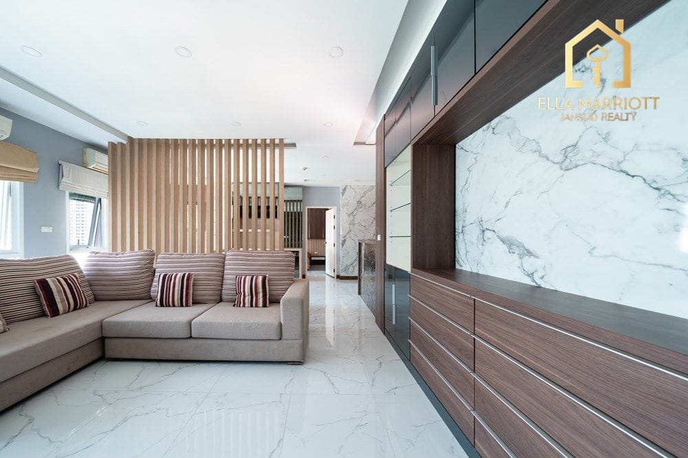 2-Bed Condo Steps from MRT Phra Ram 9 in Bangkok Hub 14