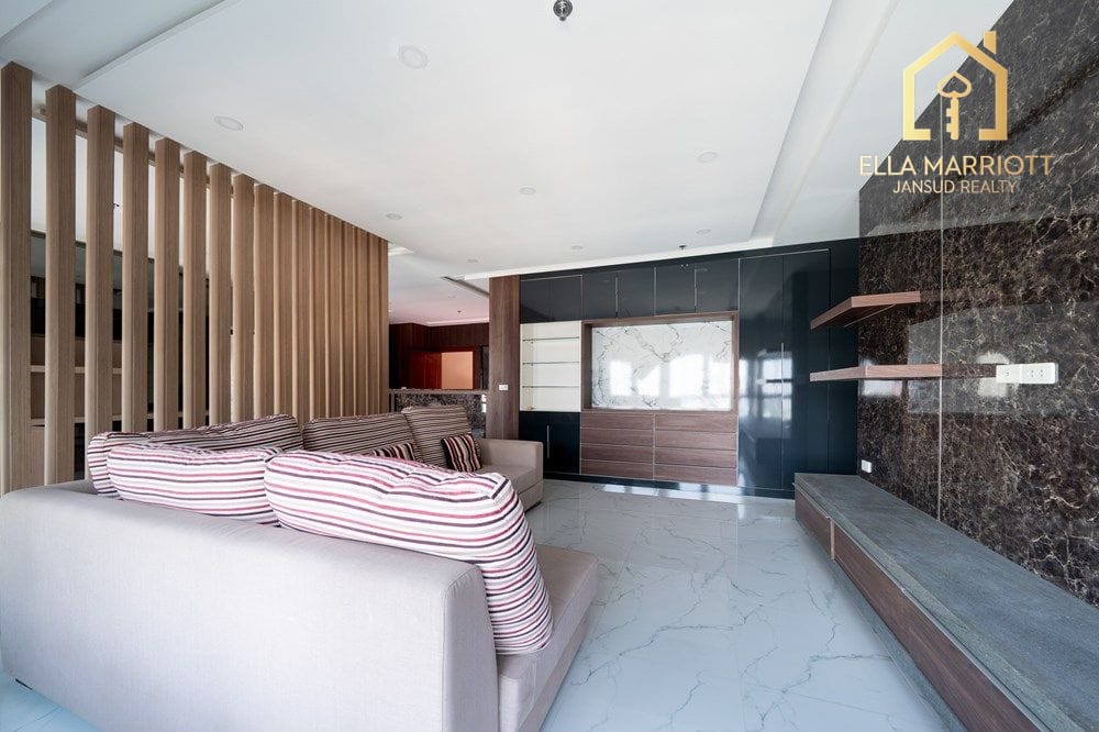 2-Bed Condo Steps from MRT Phra Ram 9 in Bangkok Hub 16