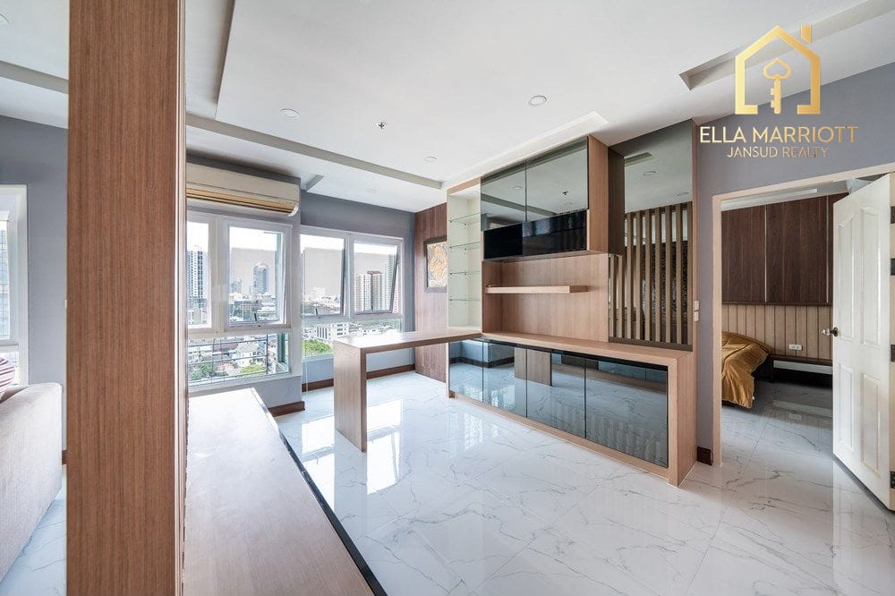 2-Bed Condo Steps from MRT Phra Ram 9 in Bangkok Hub 2