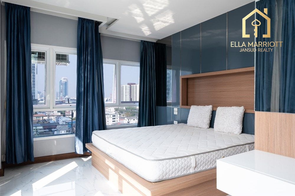 2-Bed Condo Steps from MRT Phra Ram 9 in Bangkok Hub 20