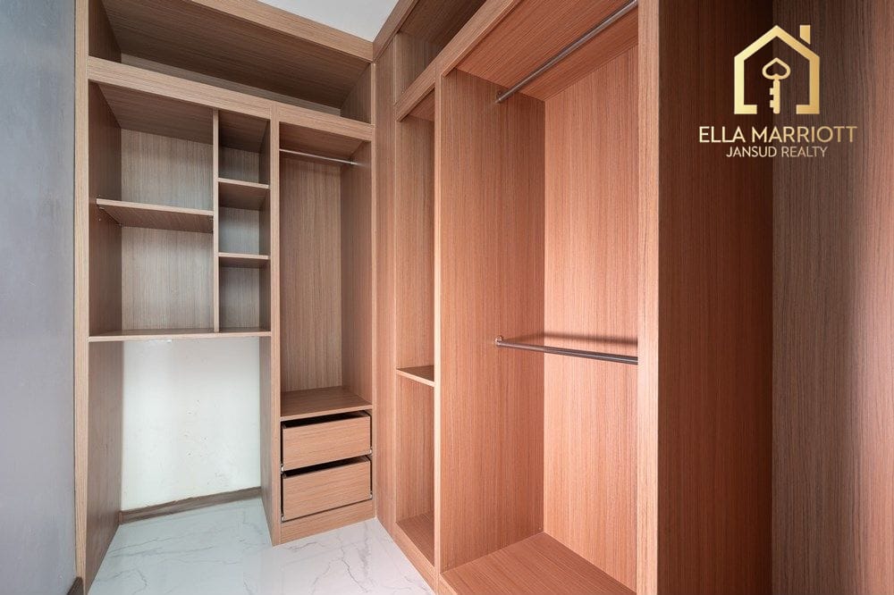 2-Bed Condo Steps from MRT Phra Ram 9 in Bangkok Hub 21