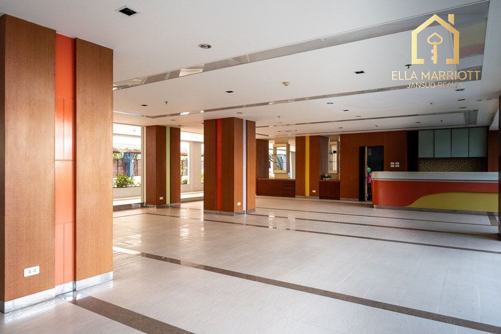 2-Bed Condo Steps from MRT Phra Ram 9 in Bangkok Hub 27