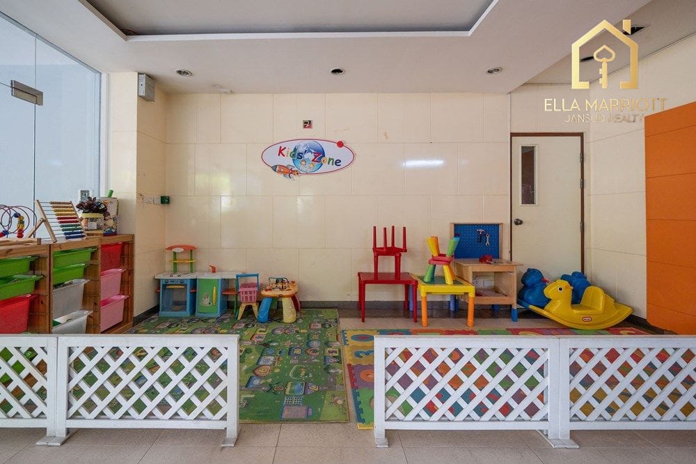 2-Bed Condo Steps from MRT Phra Ram 9 in Bangkok Hub 28
