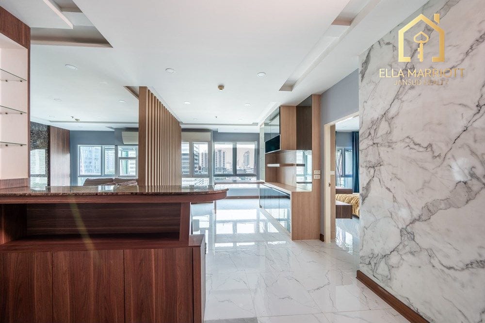2-Bed Condo Steps from MRT Phra Ram 9 in Bangkok Hub 3