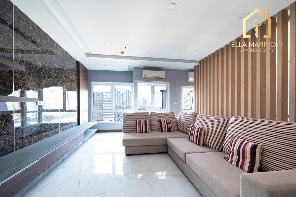 2-Bed Condo Steps from MRT Phra Ram 9 in Bangkok Hub 9