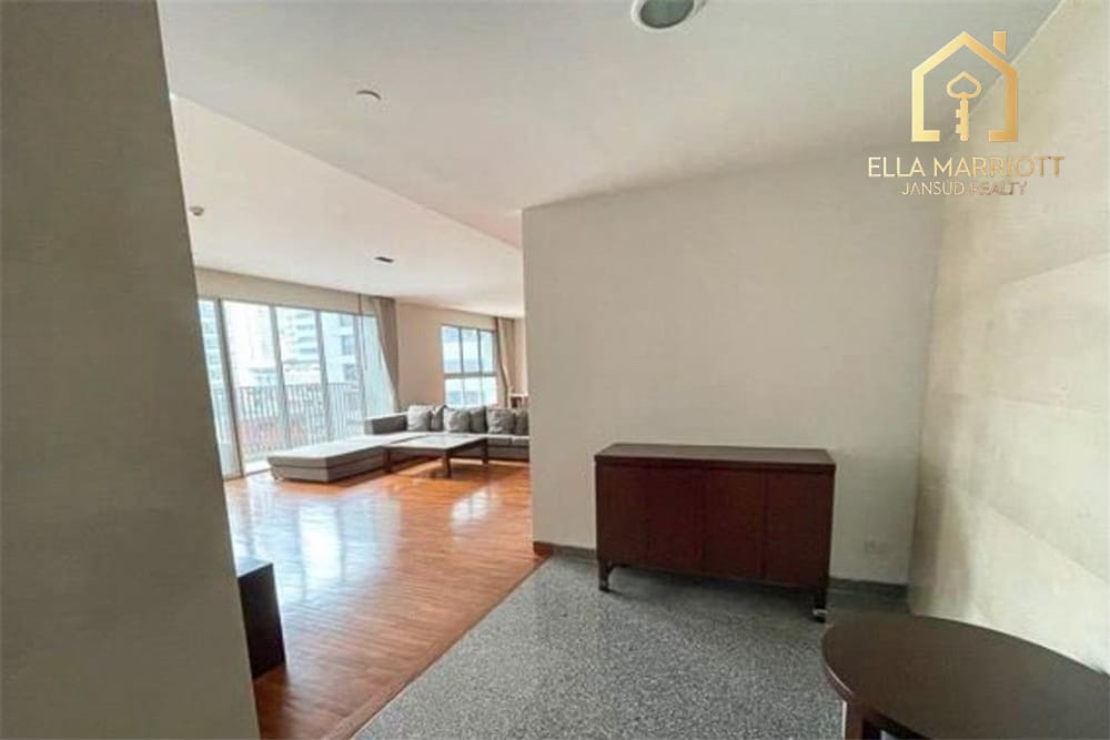 Pet-Friendly 3-Bedroom Apartment for Rent in Sukhumvit 23 3