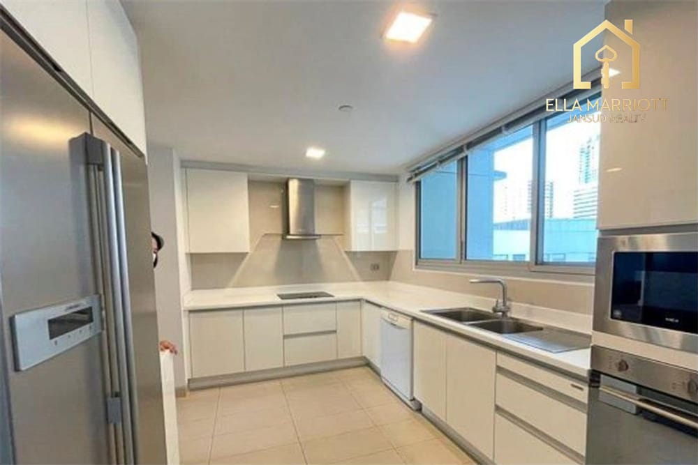 Pet-Friendly 3-Bedroom Apartment for Rent in Sukhumvit 23 4