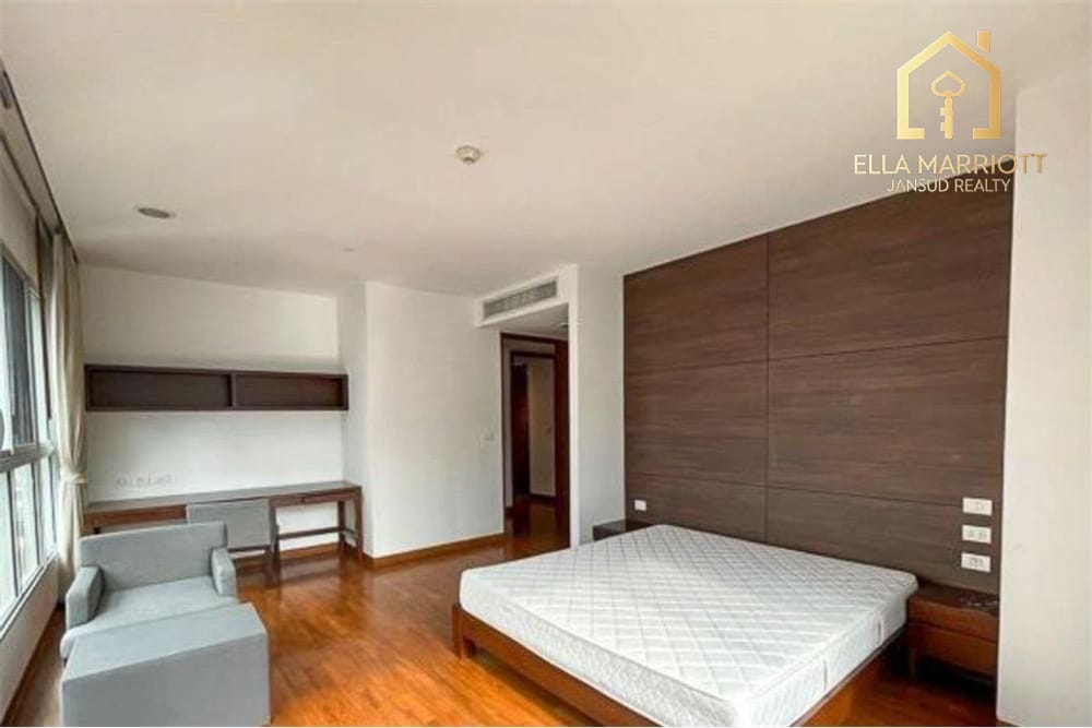 Pet-Friendly 3-Bedroom Apartment for Rent in Sukhumvit 23 7