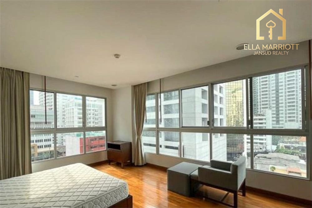 Pet-Friendly 3-Bedroom Apartment for Rent in Sukhumvit 23 8