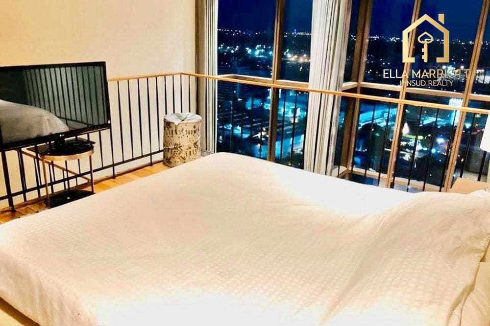 "Experience Urban Luxury in Bangkok's Duplex Retreat" 4