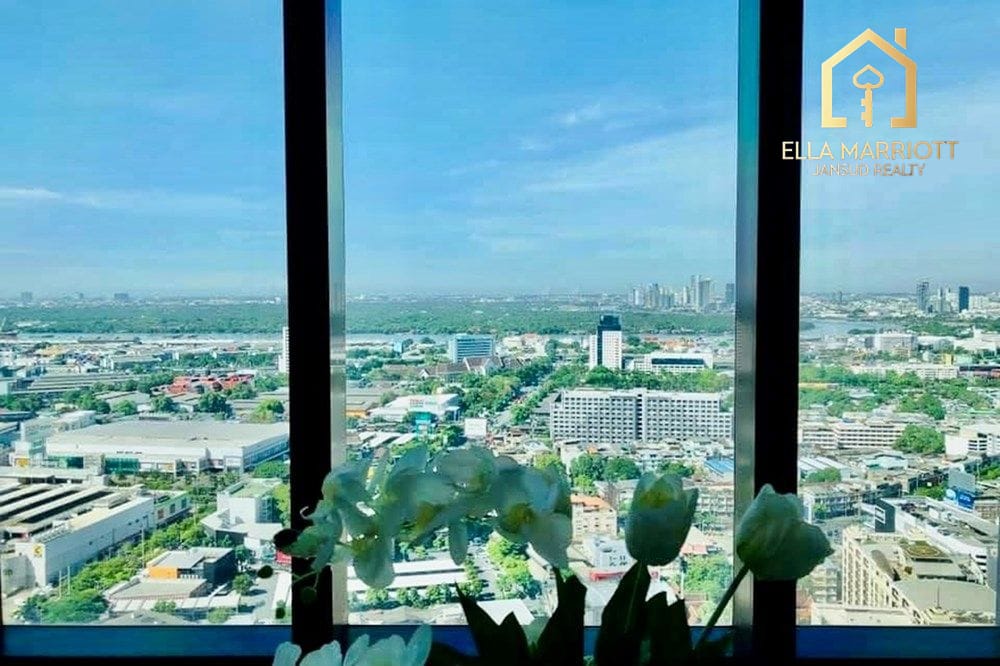 "Experience Urban Luxury in Bangkok's Duplex Retreat" 5