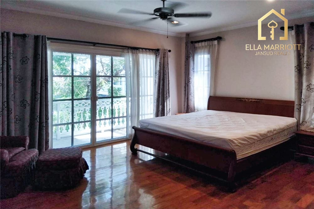 4-Bedroom House 13