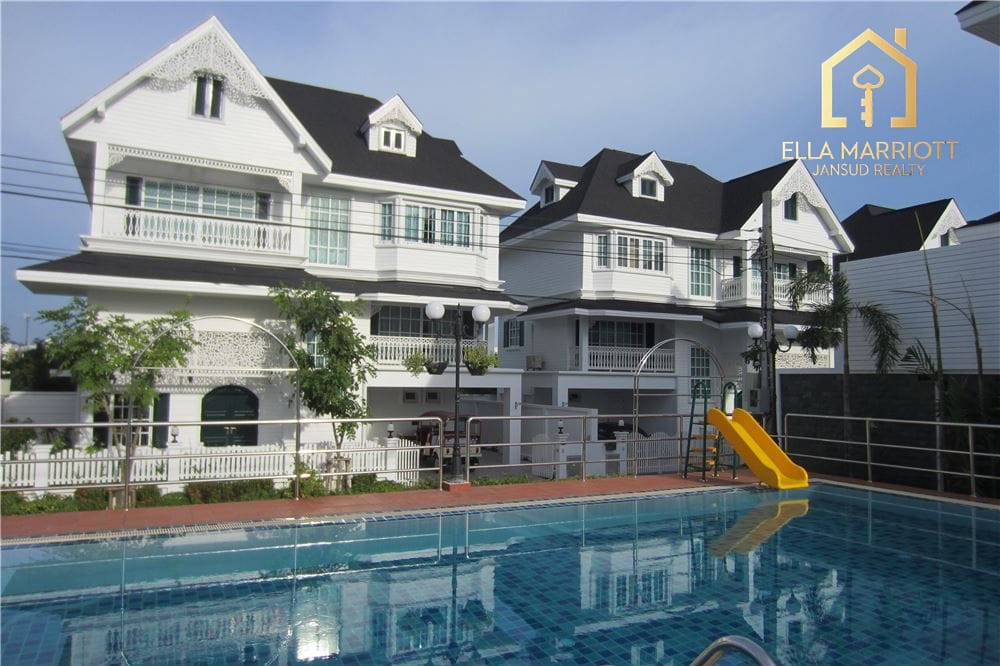 4-Bedroom House 16