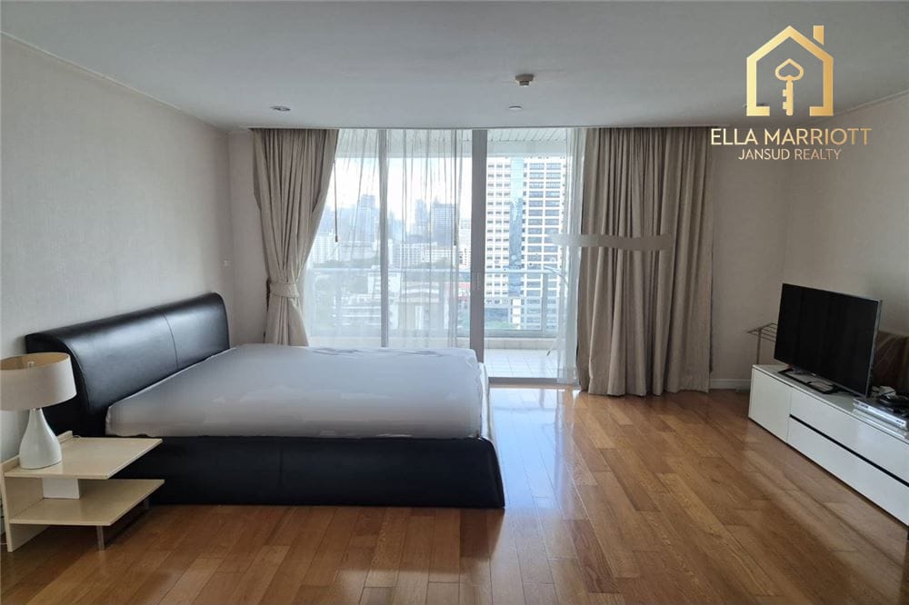 4-Bedroom Condo for Sale at Chamchuri Residence - 5 Mins Walk to MRT Sam Yan 11