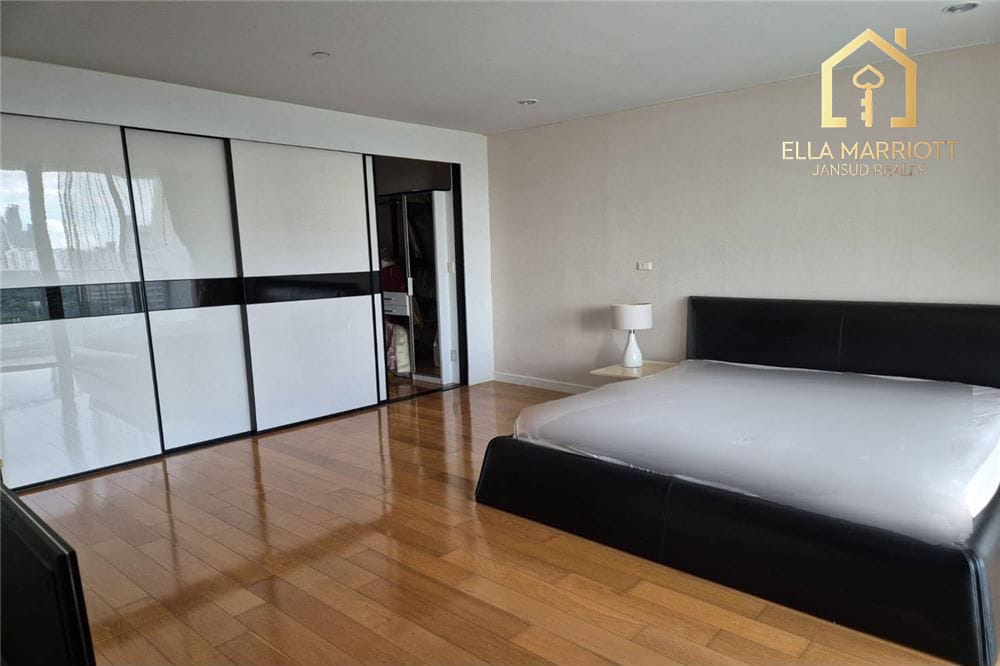 4-Bedroom Condo for Sale at Chamchuri Residence - 5 Mins Walk to MRT Sam Yan 12