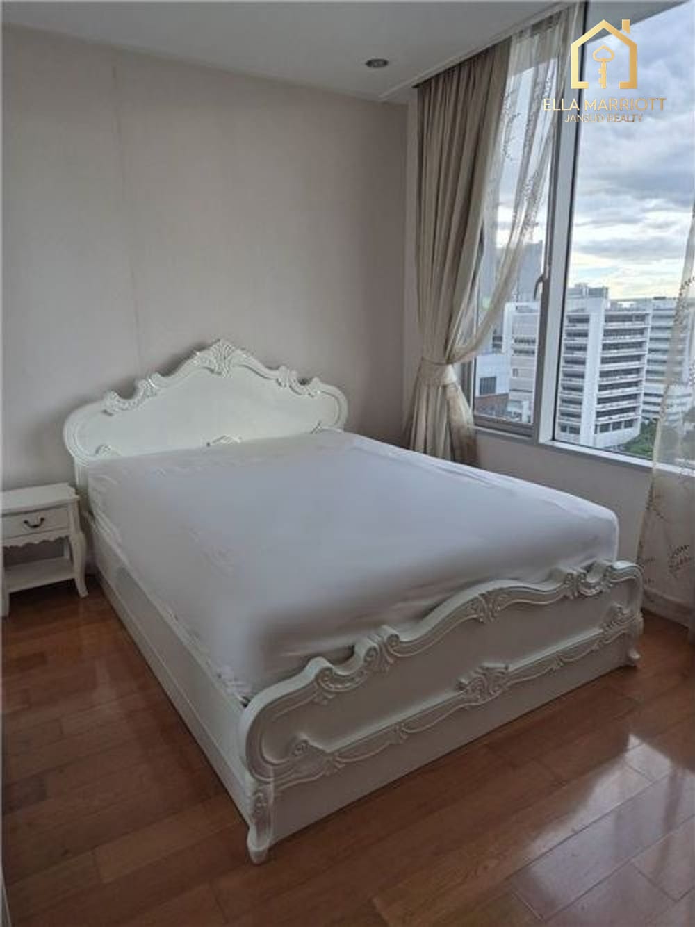4-Bedroom Condo for Sale at Chamchuri Residence - 5 Mins Walk to MRT Sam Yan 13