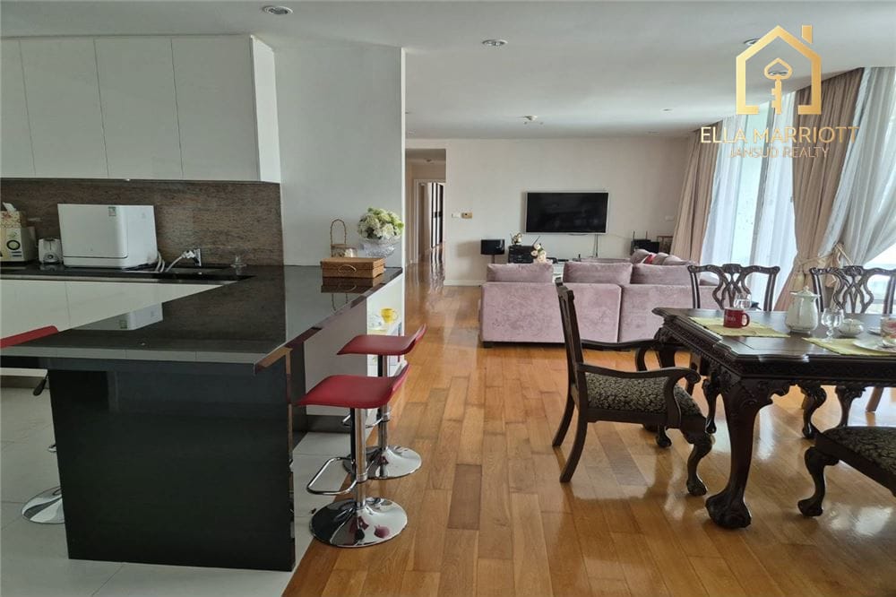 4-Bedroom Condo for Sale at Chamchuri Residence - 5 Mins Walk to MRT Sam Yan 2