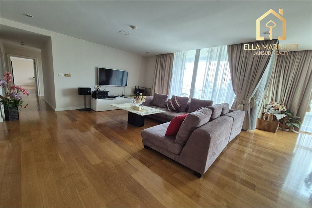 4-Bedroom Condo for Sale at Chamchuri Residence - 5 Mins Walk to MRT Sam Yan 3