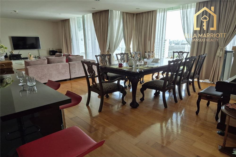 4-Bedroom Condo for Sale at Chamchuri Residence - 5 Mins Walk to MRT Sam Yan 4