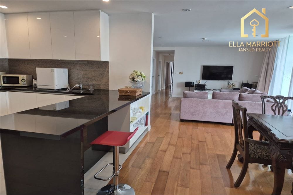 4-Bedroom Condo for Sale at Chamchuri Residence - 5 Mins Walk to MRT Sam Yan 9