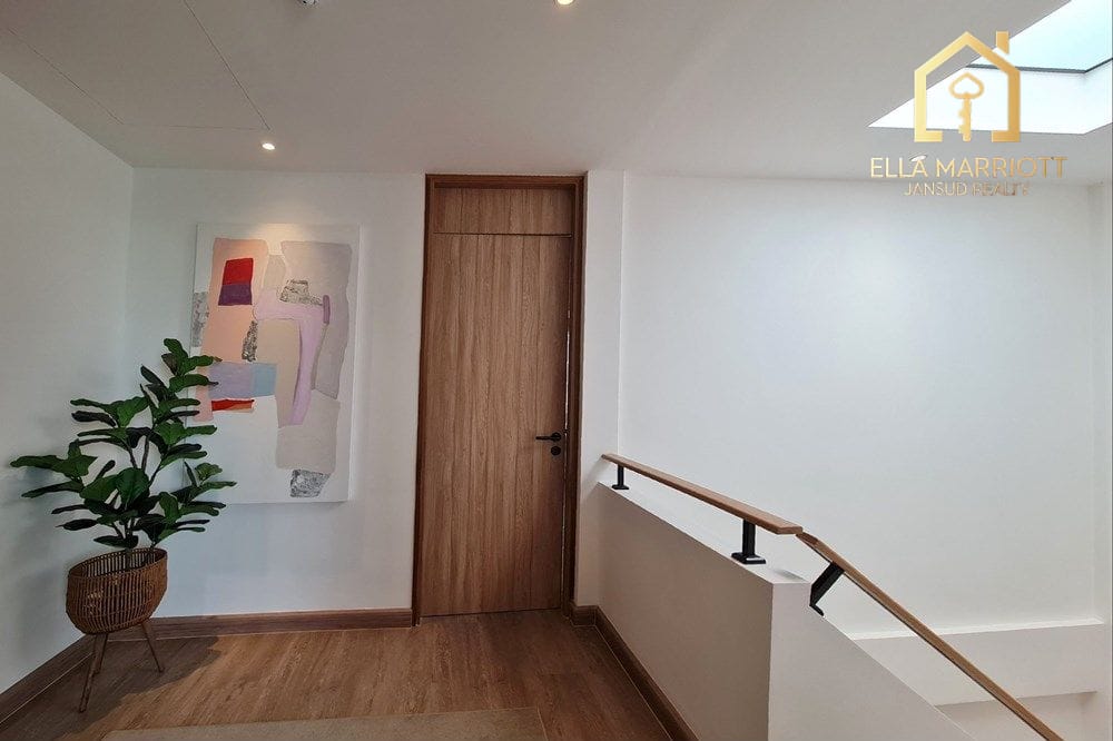 Bright & Spacious Renovated Townhouse in Sukhumvit 13