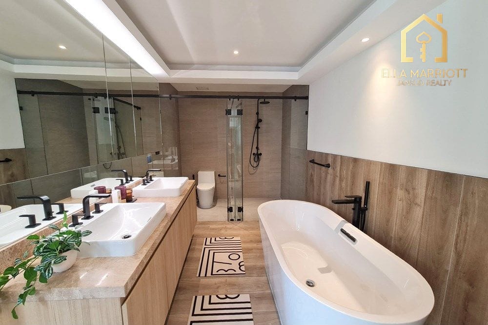Bright & Spacious Renovated Townhouse in Sukhumvit 19