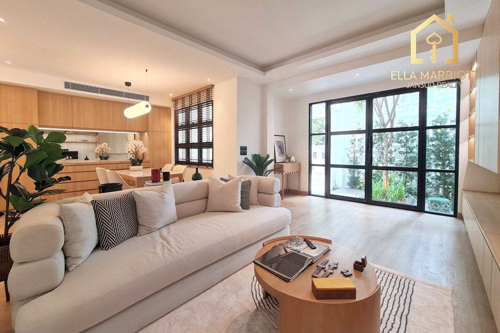 Bright & Spacious Renovated Townhouse in Sukhumvit 3