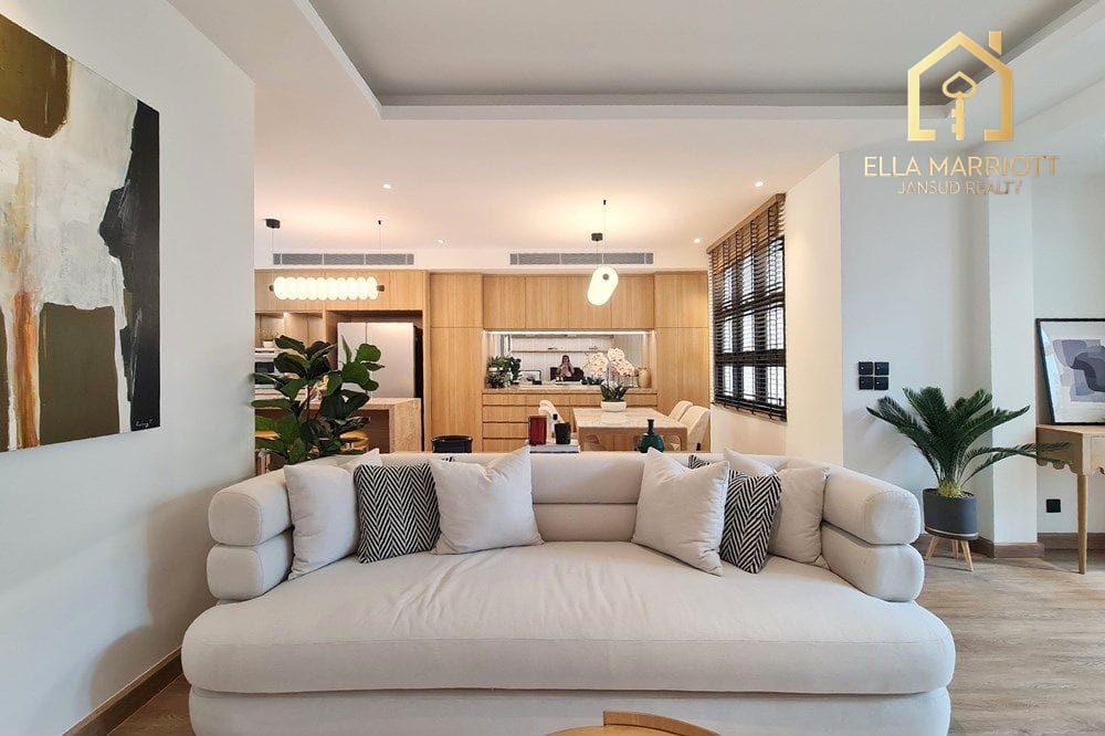 Bright & Spacious Renovated Townhouse in Sukhumvit 4