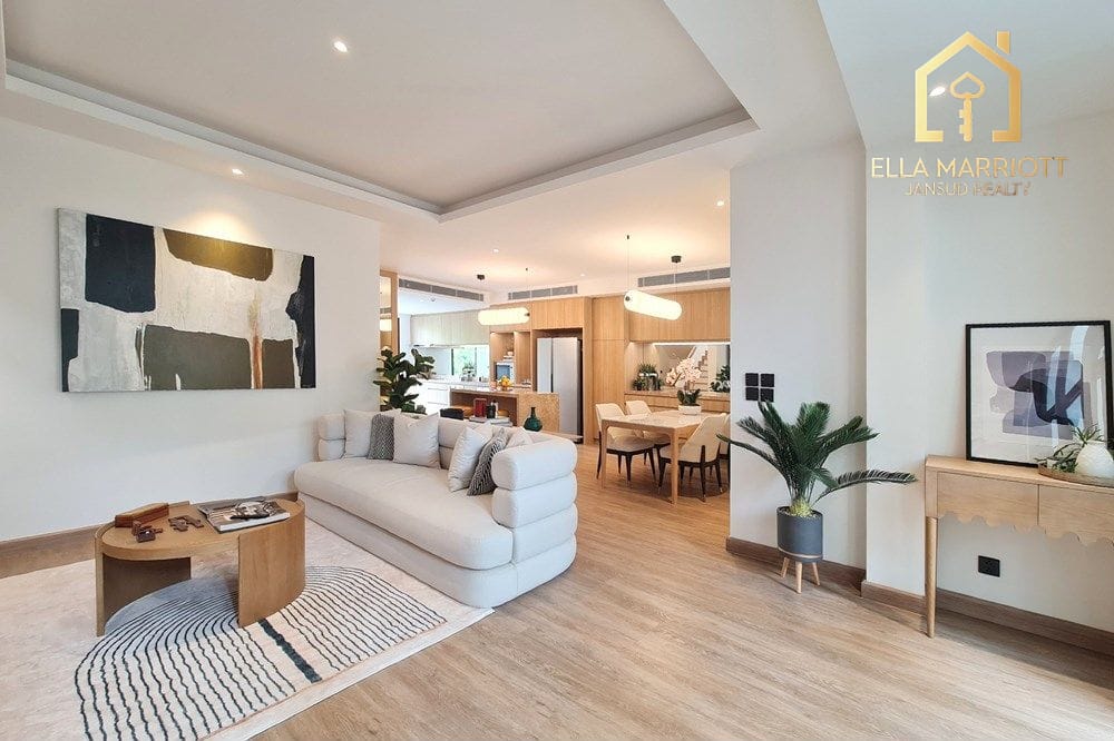 Bright & Spacious Renovated Townhouse in Sukhumvit 5