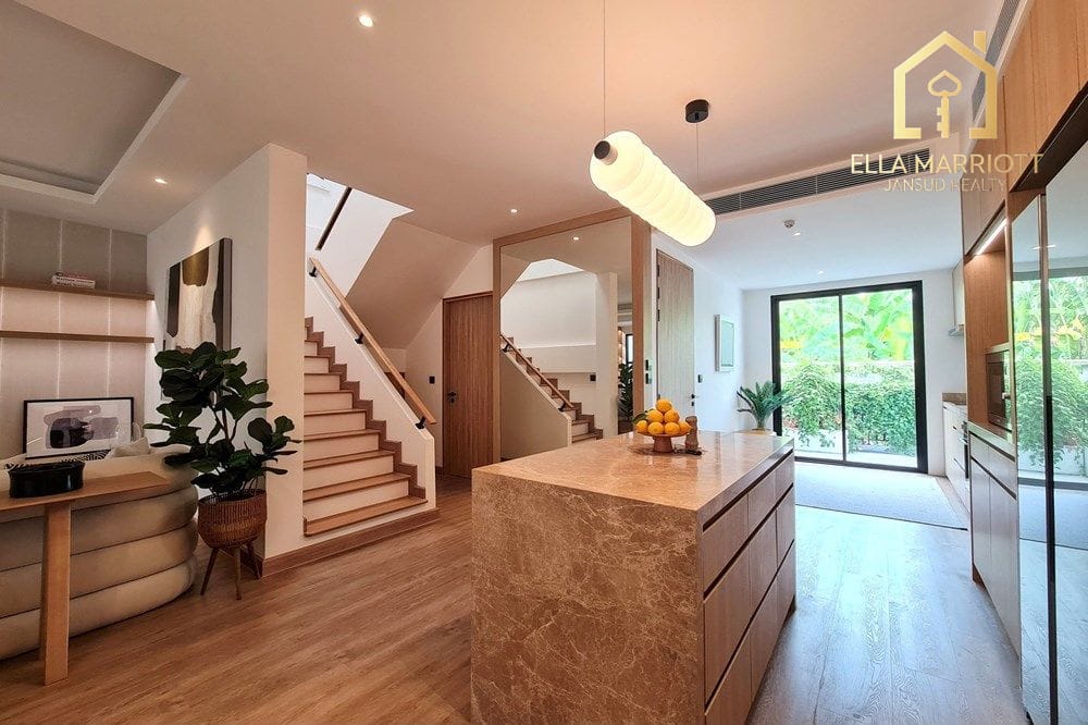 Bright & Spacious Renovated Townhouse in Sukhumvit 6