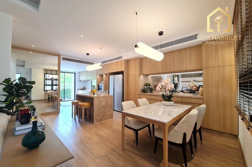 Bright & Spacious Renovated Townhouse in Sukhumvit 7