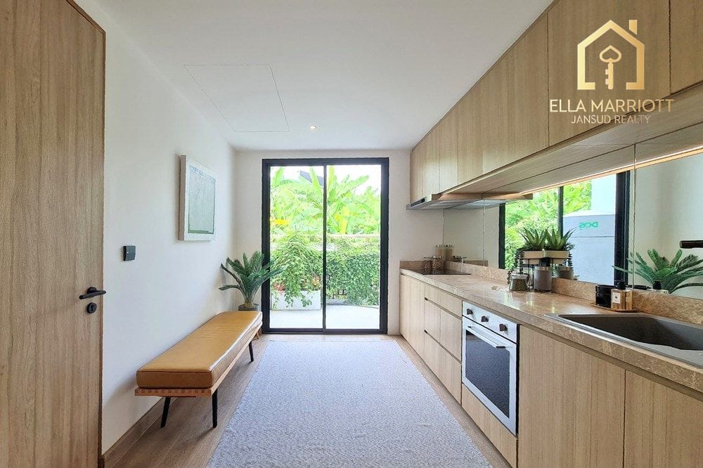 Bright & Spacious Renovated Townhouse in Sukhumvit 9