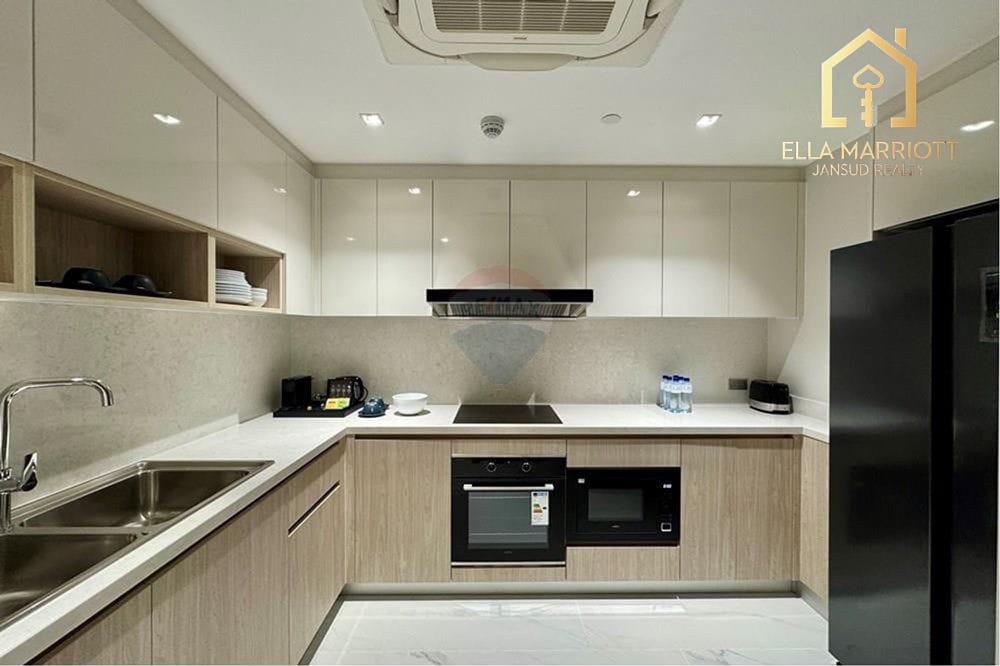 Pet-Friendly 3-Bedroom Condo for Sale in Sukhumvit 20 3