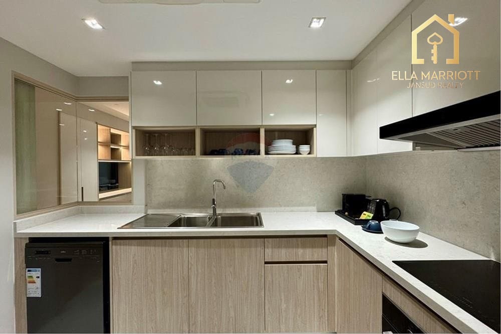 Pet-Friendly 3-Bedroom Condo for Sale in Sukhumvit 20 4