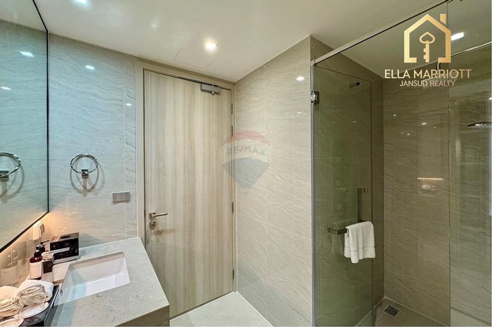 Pet-Friendly 3-Bedroom Condo for Sale in Sukhumvit 20 8
