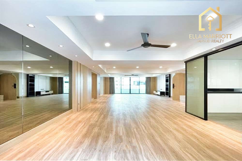 Stylishly Renovated 4 Bedroom Unit Just Steps Away from BTS Promphong! 4