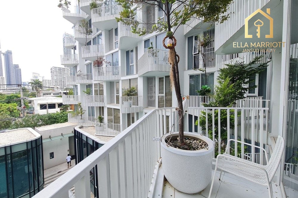Prime Thonglor 2 Bedroom Corner Condo with Pool View - Perfect Investment Opportunity 3
