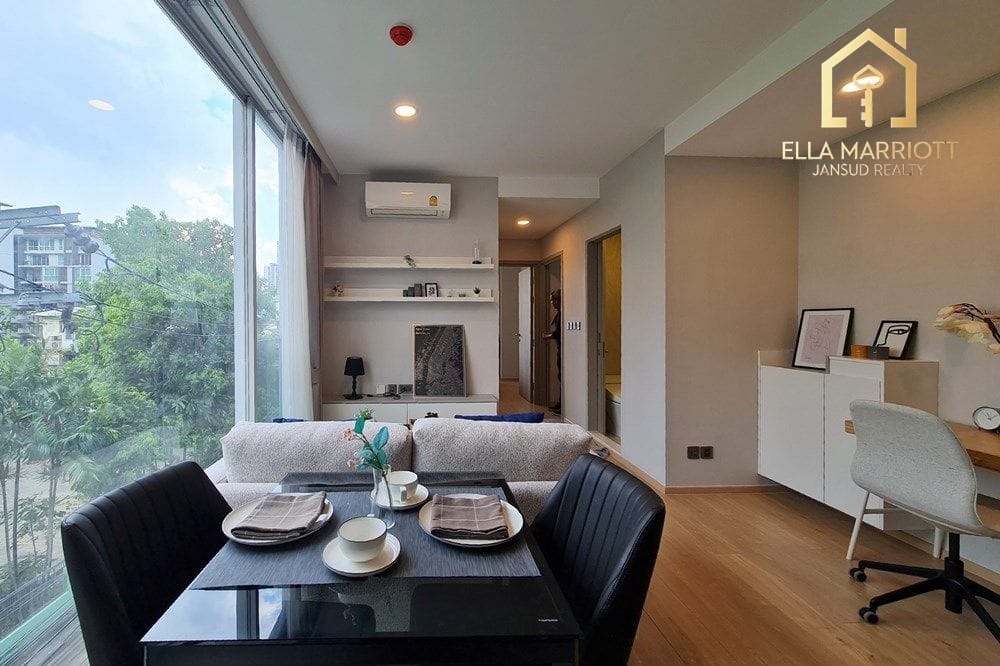 Prime Thonglor 2 Bedroom Corner Condo with Pool View - Perfect Investment Opportunity 5