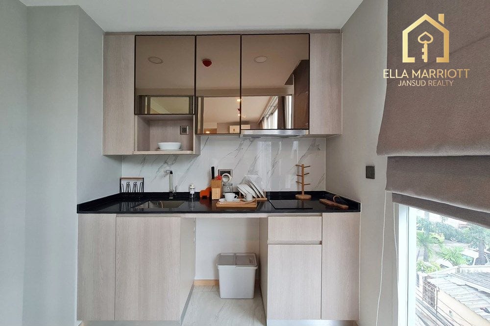 Prime Thonglor 2 Bedroom Corner Condo with Pool View - Perfect Investment Opportunity 6