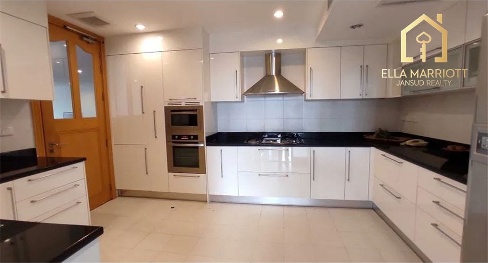 Geräumige, tierfreundliche 3-Zimmer-Wohnung zur Miete in Sukhumvit 22 - 274 m² 4