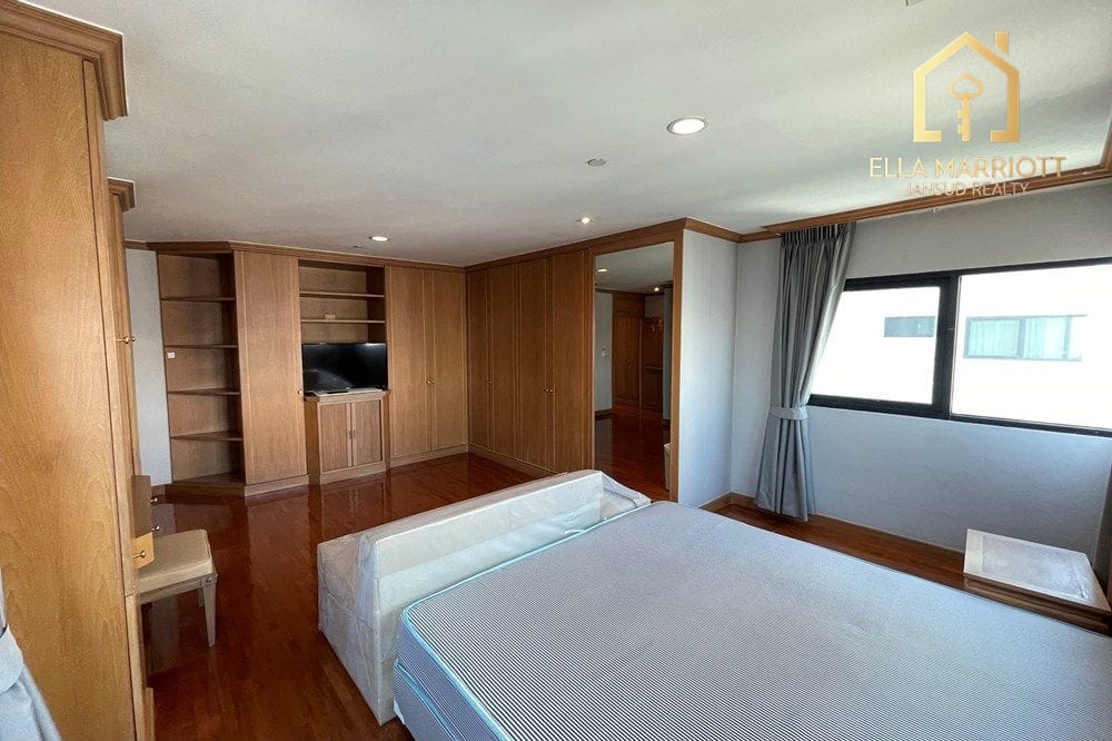 3-Bedroom Condo at Sathorn Gardens — 13 min walk to MRT Si Lom 10