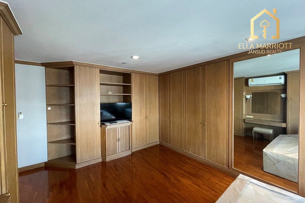 3-Bedroom Condo at Sathorn Gardens — 13 min walk to MRT Si Lom 11