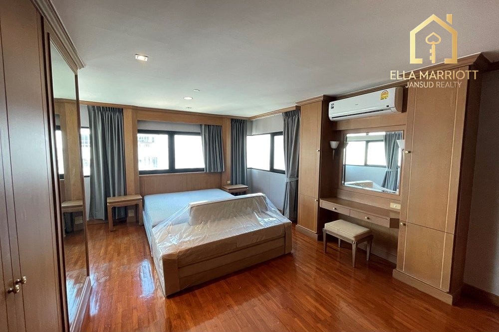 3-Bedroom Condo at Sathorn Gardens — 13 min walk to MRT Si Lom 12