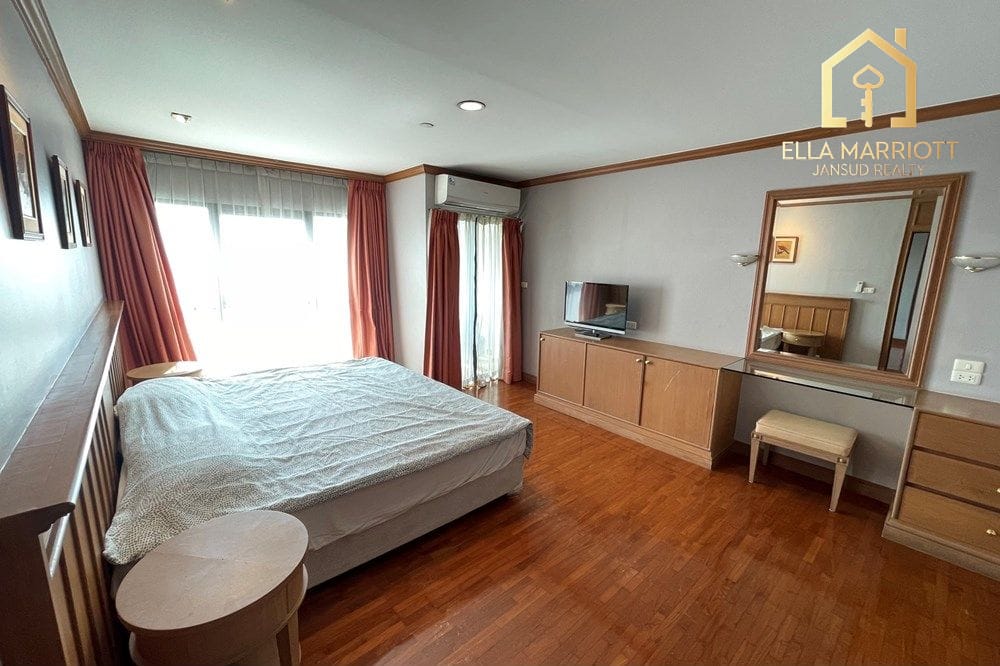 3-Bedroom Condo at Sathorn Gardens — 13 min walk to MRT Si Lom 14
