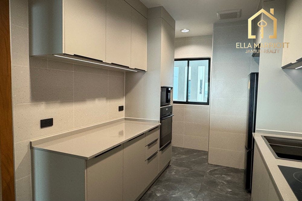 3-Bedroom Condo at Sathorn Gardens — 13 min walk to MRT Si Lom 18