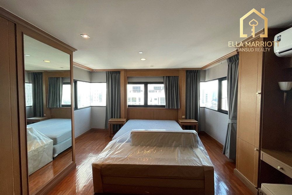 3-Bedroom Condo at Sathorn Gardens — 13 min walk to MRT Si Lom 9
