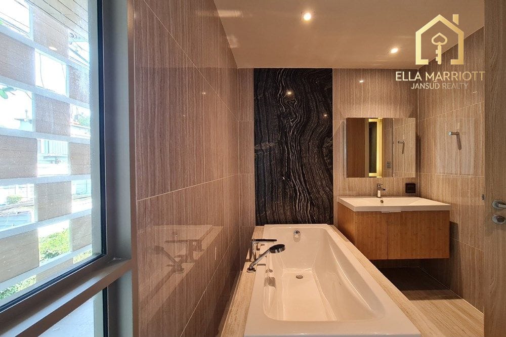 Exclusive Promphong 2BR Corner Unit - Ready to move in. 7