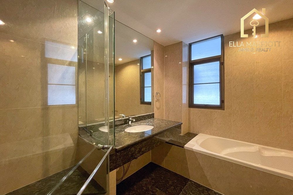 2 bedroom for rent BTS Chidlom and BTS Rajdamri Lumpini 10