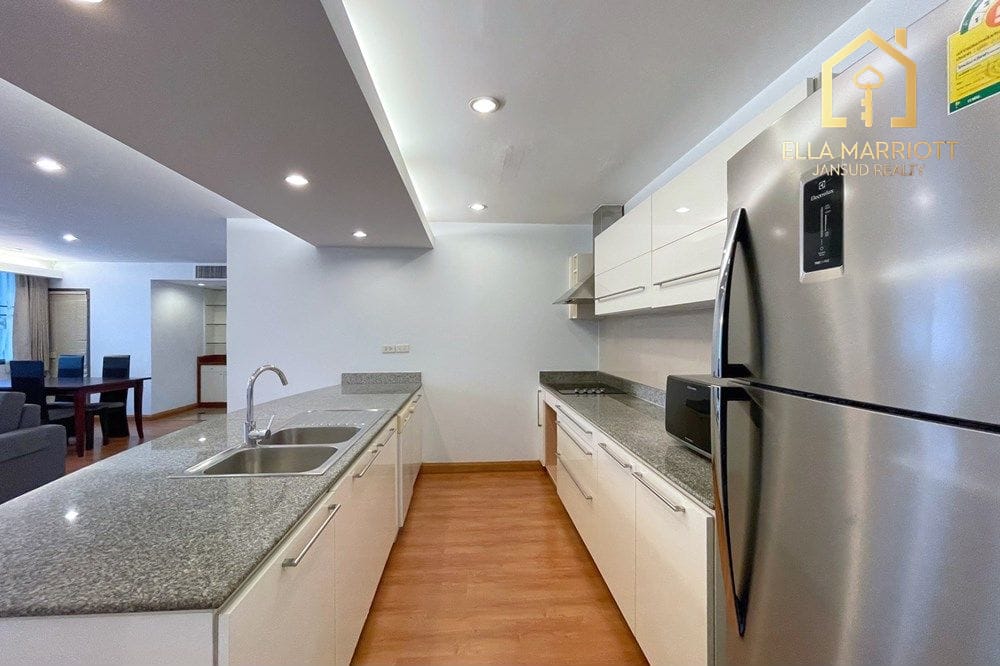 2 bedroom for rent BTS Chidlom and BTS Rajdamri Lumpini 5